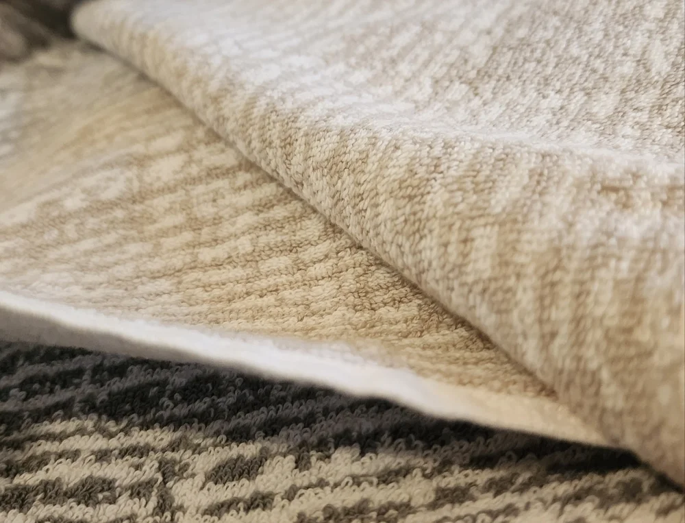 Max Studio Abstract 2 Bath Towel Gray Beige Gray White Ikat NWT 630 GSM